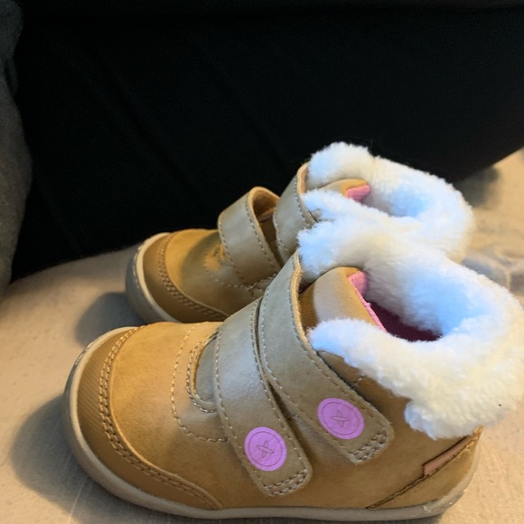 Brand new adorable girl winter boots - Picture 3 of 4